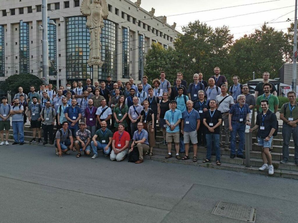 Participants of the SoCS 2022 stand in front of the TU Wien.